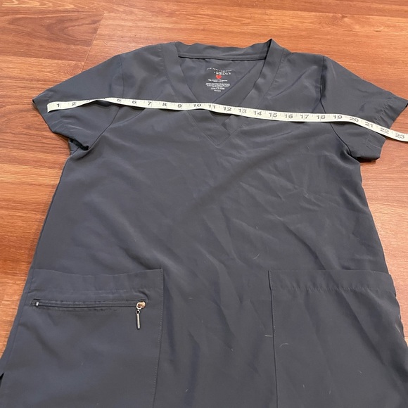 scrub set - Picture 3 of 11